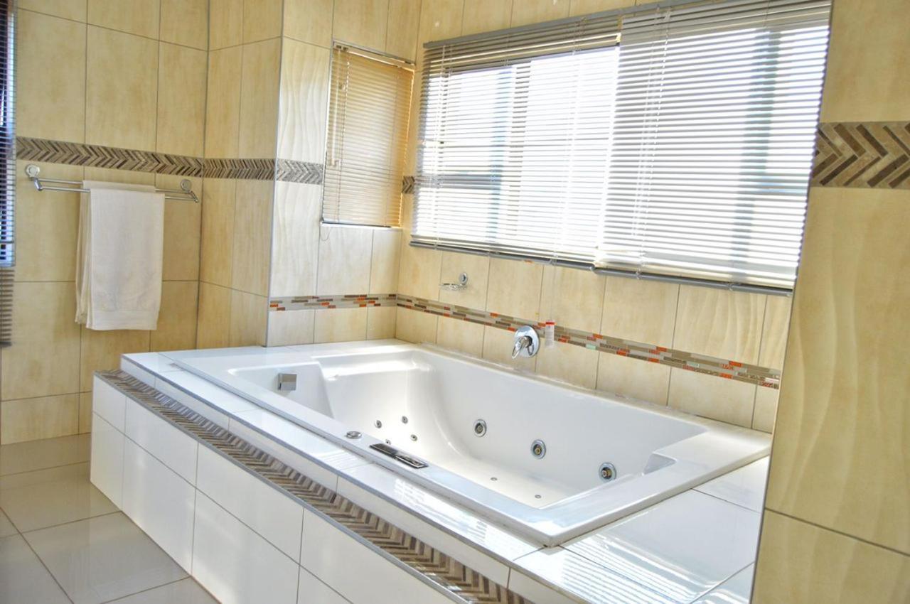 Dineo'S Lodge And Spa Burgersfort Luaran gambar